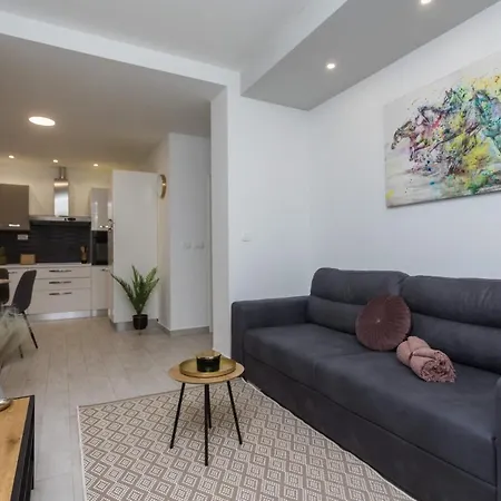 Bloom Apartment *