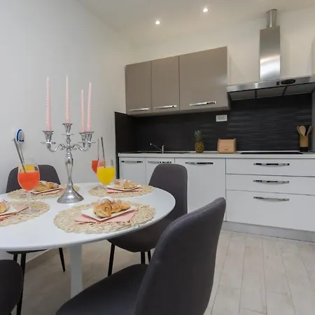 Bloom Apartment *